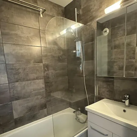 Fonctionnel 4 Pers, Acces Pistes, Terrasse - Fr-1-181-2254 Apartment *